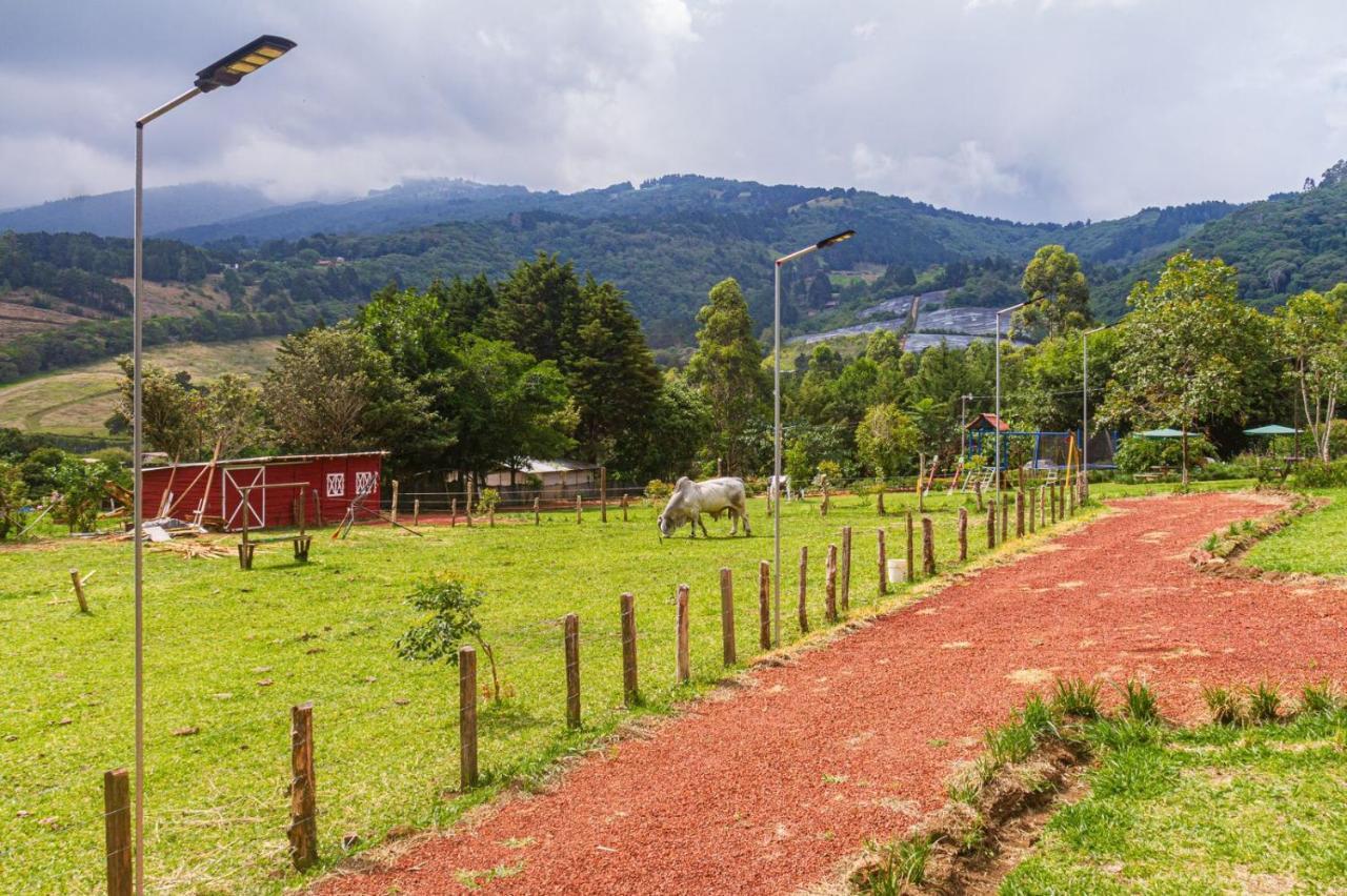 Hotel & Spa Escondite De La Montana Sabana Redonda Extérieur photo